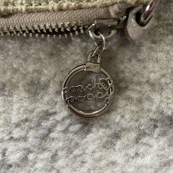 Coach Poppy Cross Body Bag - Picture 3 of 7